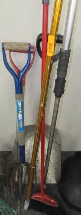 lot 530 image: BROOM, SHOVEL, EXTENSION POLE AND FORKS