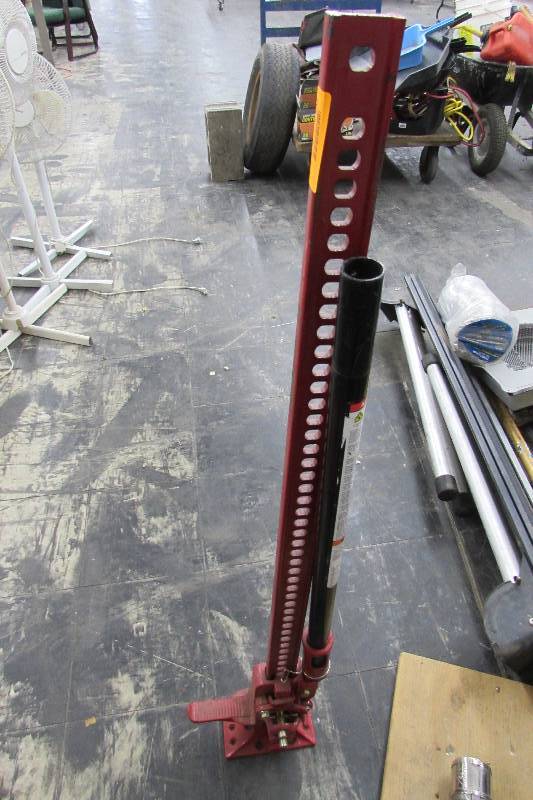 lot 531 image: FLOOR JACK