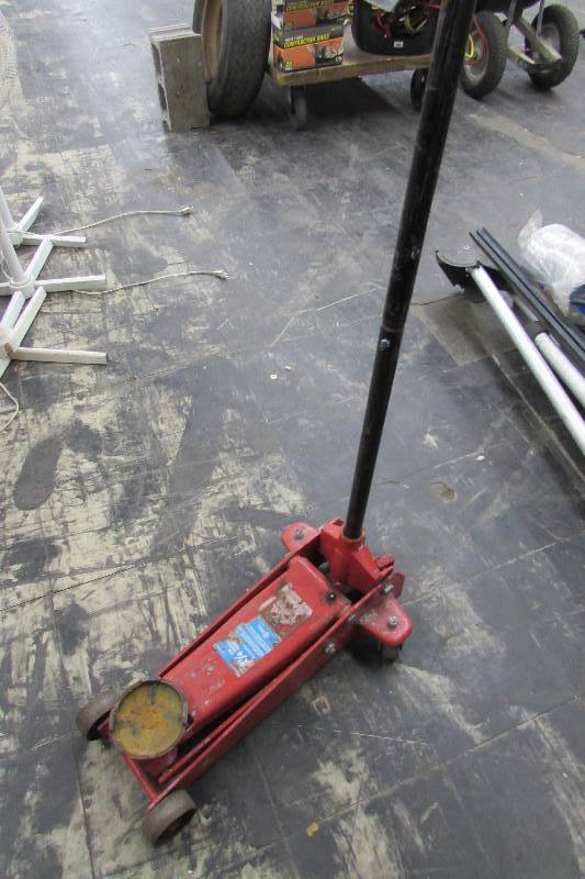 lot 532 image: 2 14 TON FLOOR JACK