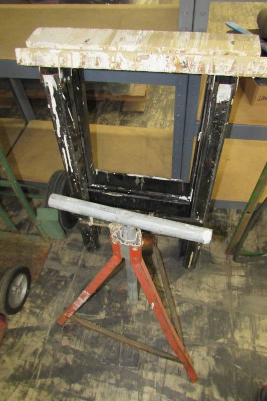 lot 535 image: PAIR OF SAW HORSES AND ADJUSTABLE STAND