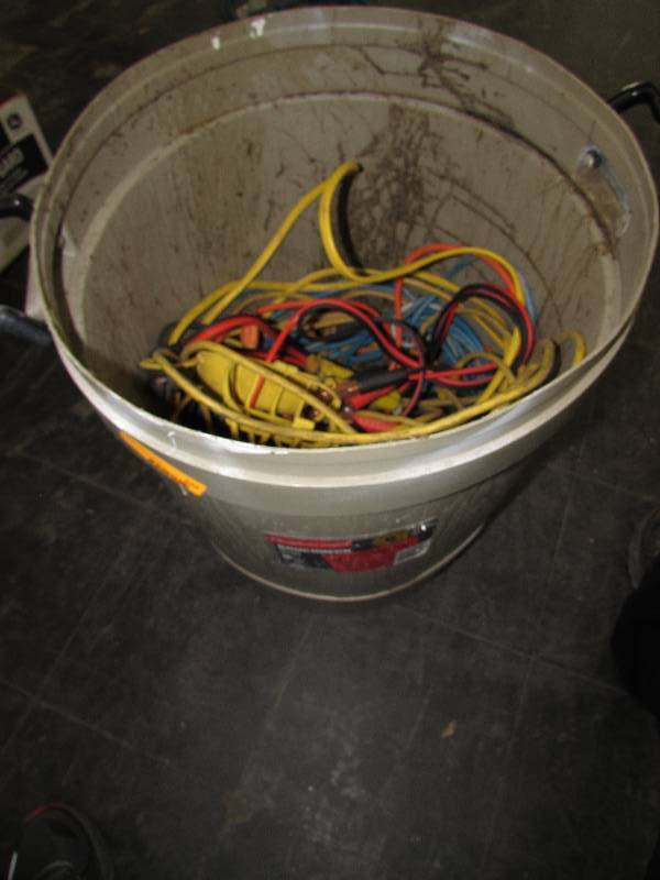 lot 542 image: GARBAGE CAN WITH EXTENSION CORDS
