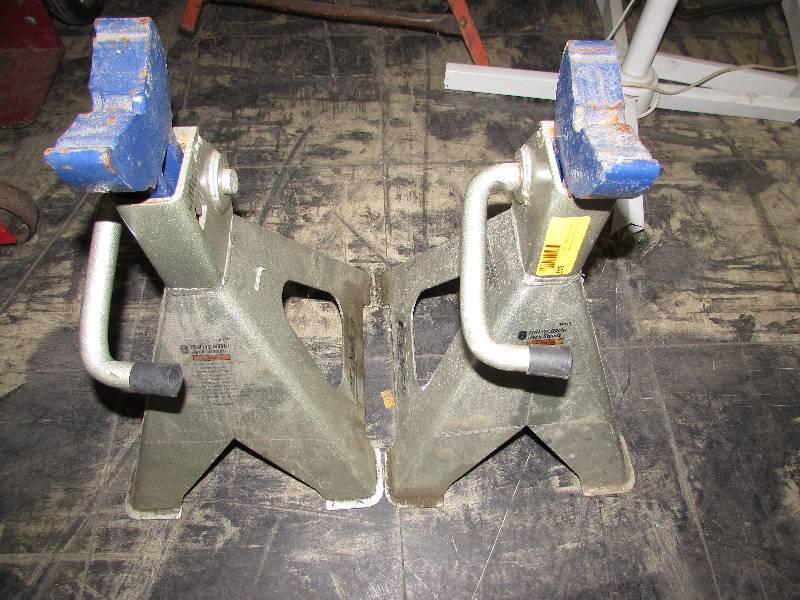lot 547 image: PAIR OF AC DELCO JACK STANDS