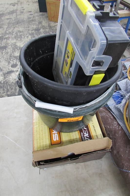 lot 548 image: DEWALT ELECTRIC DRILL, ORGANIZER, TWO PAILS, LOCKS BUT NO KEYS
