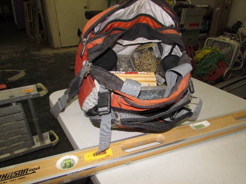 lot 507 image: LEVEL AND BAG WITH SHIMS AND SCREWS