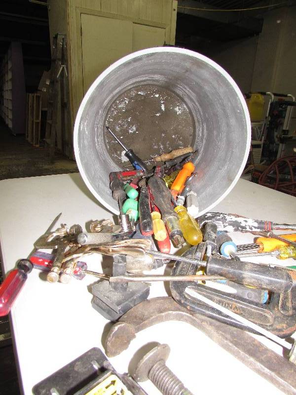 lot 509 image: PAIL OF MISC SMALL TOOLS