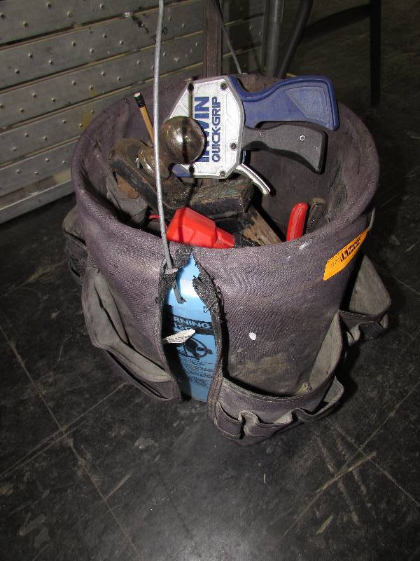 lot 510 image: PAIL OF MISC SMALL TOOLS