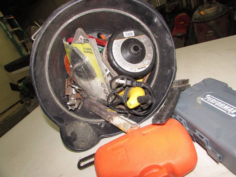 lot 556 image: PAIL OF MISC ITEMS, SANDING DISKS, AND SMALL TOOLS