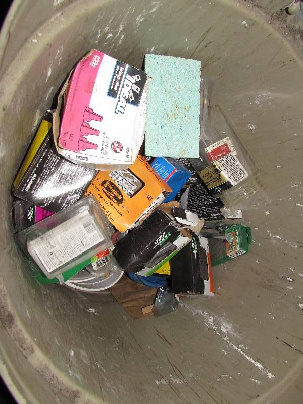 lot 557 image: GARBAGE CAN WITH MISC SCREWS, NAILS AND OTHER ITEMS