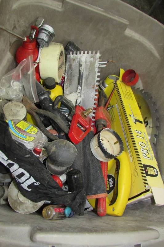 lot 568 image: TOTE OF SMALL TOOLS, AND CHEMICALS
