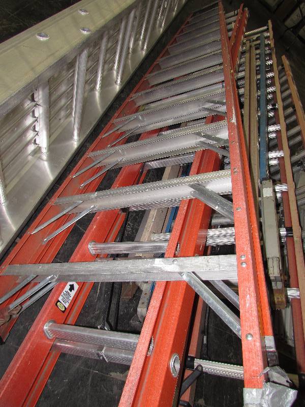lot 494 image: FIBERGLASS A FRAME LADDER, RED