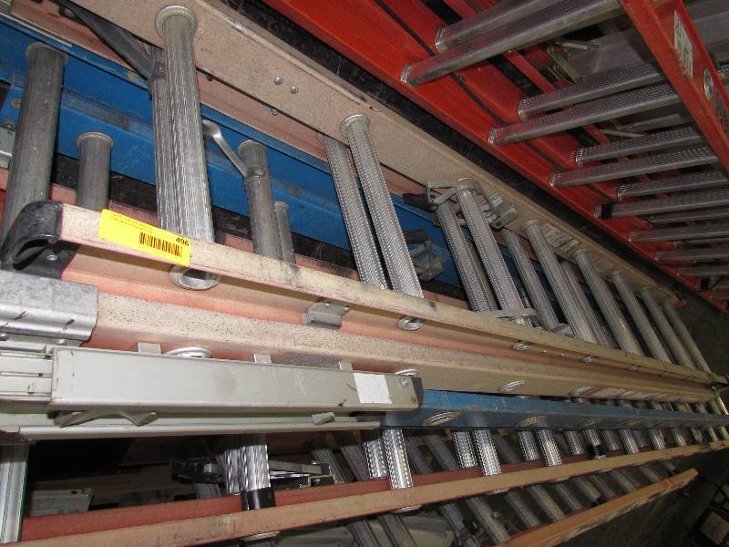 lot 496 image: FIBERGLASS EXTENSION LADDER