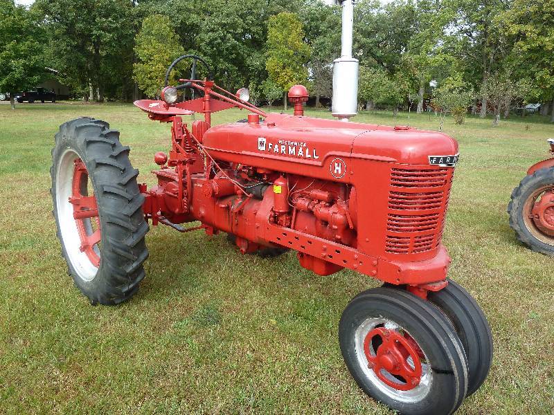 lot 115 image: Vintage IH McCormick Farmall H Tractor NO RESERVE