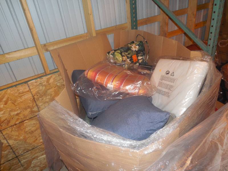 HUGE PALLET LOT OF PATIO FURNITURE CUSHIONS