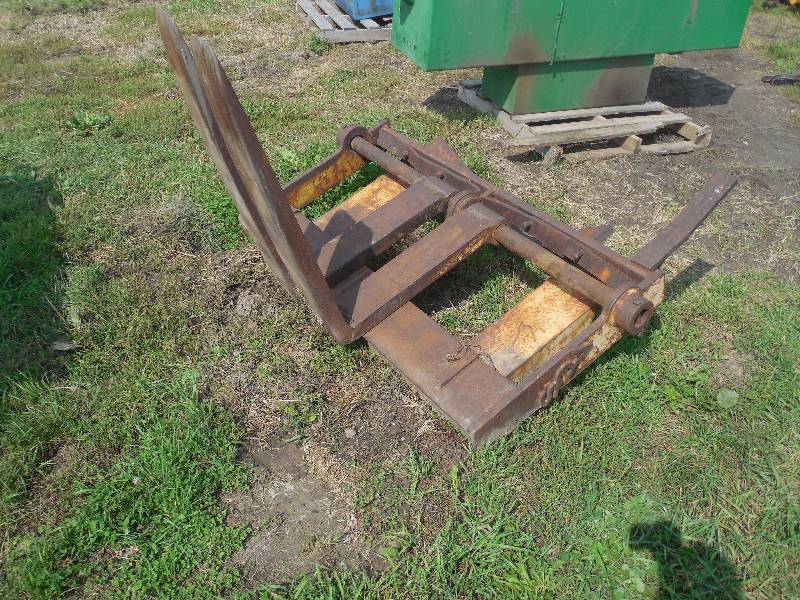 lot 21 image: Heavy Duty Forks For a Loader with ACS Quick Tach