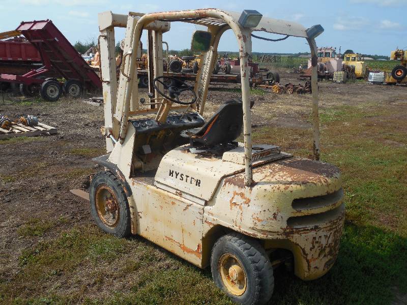 lot 38 image: Hyster Forklift 5000 lb Lift