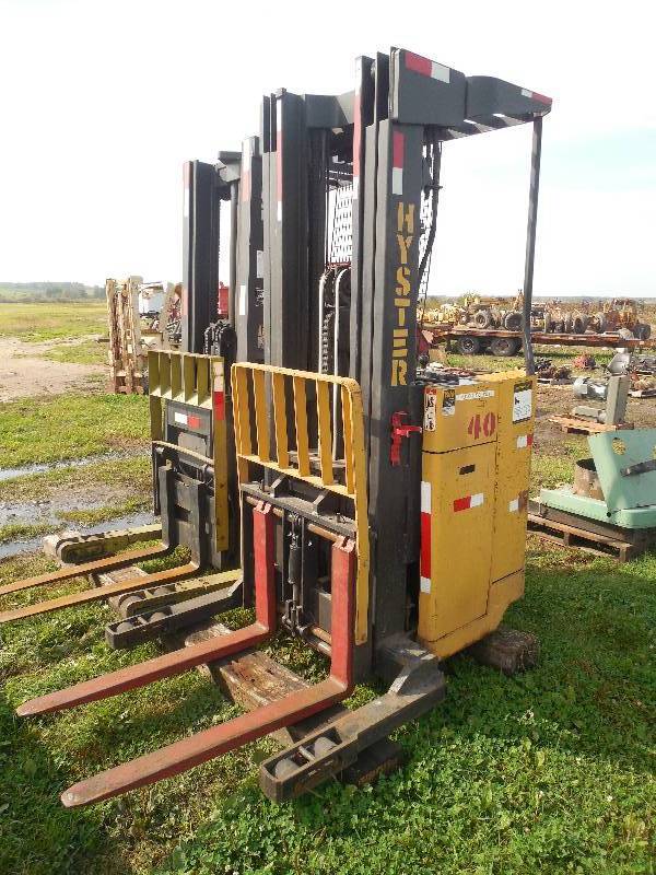 lot 9 image: HYSTER WAREHOUSE STYLE FORKLIFT - 24V