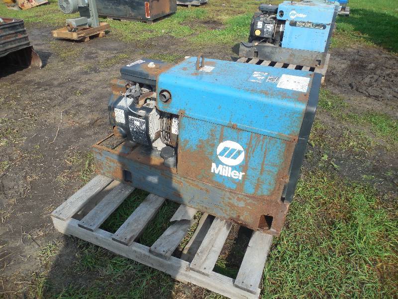 lot 14 image: MILLER TRAILBLAZER 251 WELDER  GENERATOR