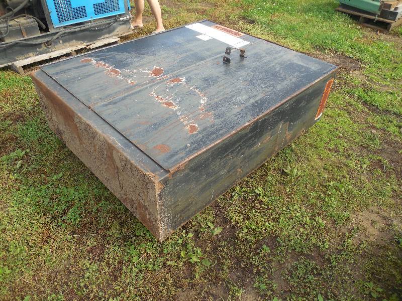 lot 18 image: TOOL CABINET  PARTS BIN