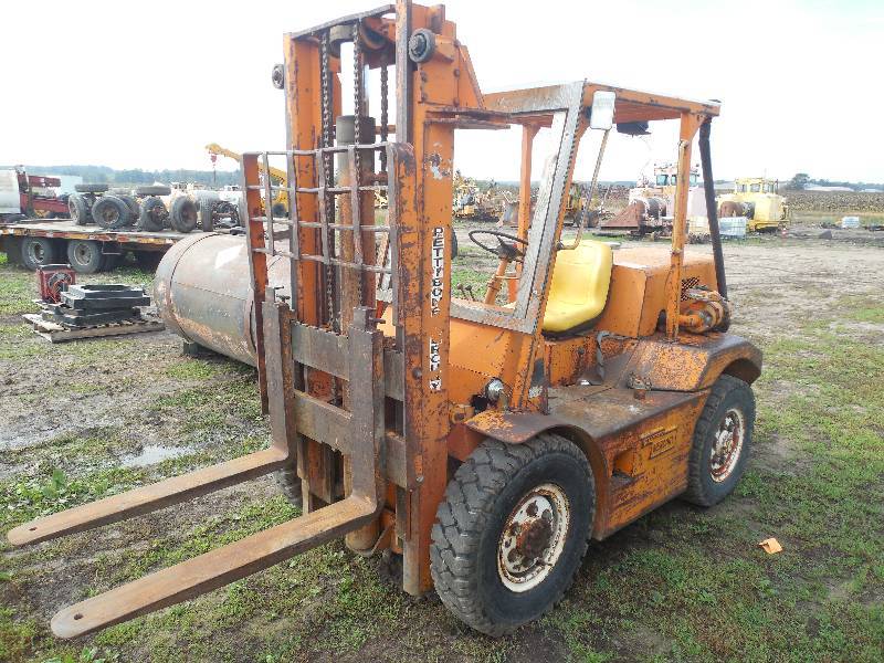 lot 32 image: PETTIBONE 7000 LB DIESEL FORKLIFT -  WORKS GREAT