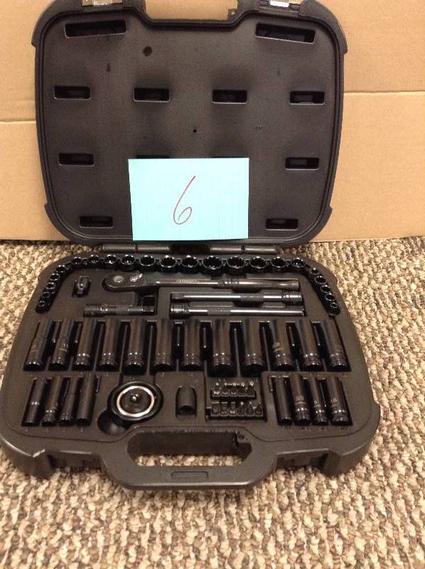 lot 6 image: Husky 60-piece universal mechanics tool set  not used
