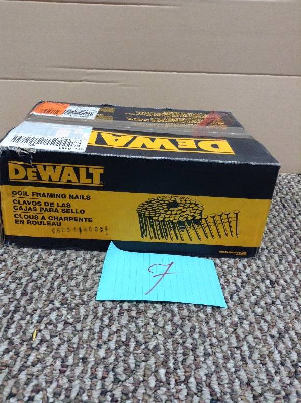 lot 7 image: DEWALT Collated  3,600 pack