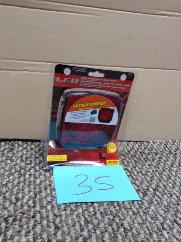 lot 35 image: LED anyside Marker