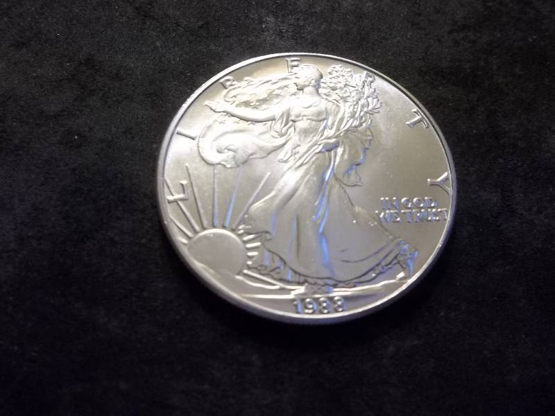 1988 US Silver Eagle 1 Oz. Pure Silver 99.9 Fine Unc.