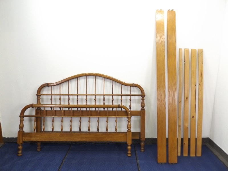 lot 30 image: Mid Century Queen Size Headboard and Footboard Set