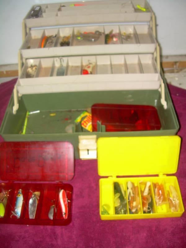 lot 3 image: TACKLE BOX