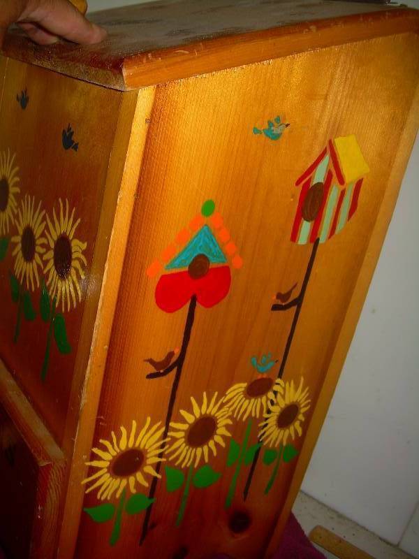lot 8 image: WOOD AND POTATO ONION BIN