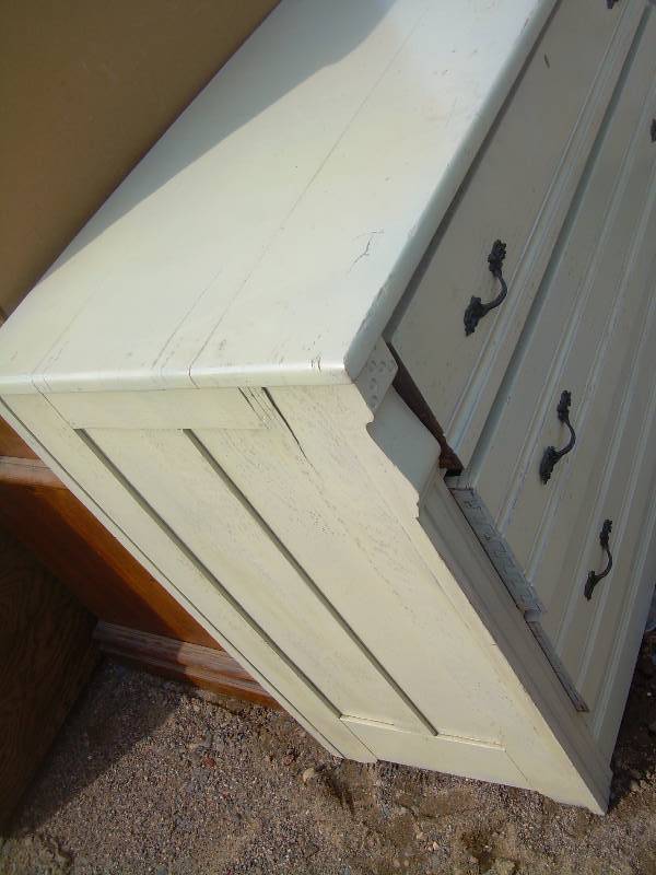 lot 15 image: VINTAGE DRESSER