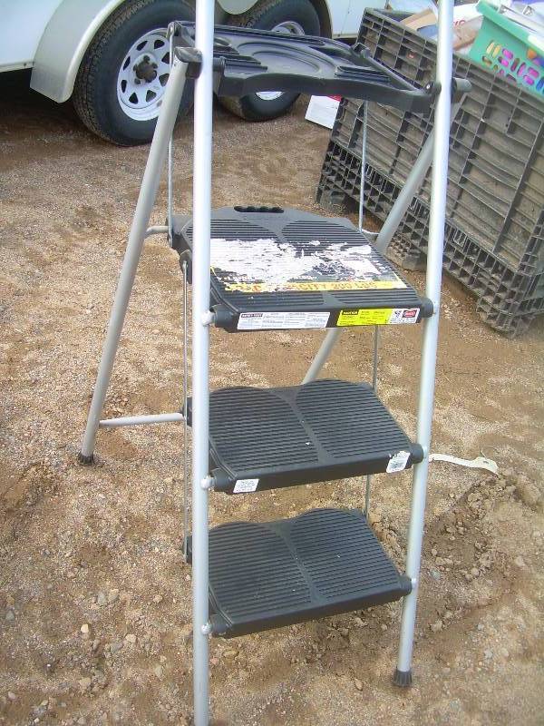 lot 16 image: PAINTERS LADDER