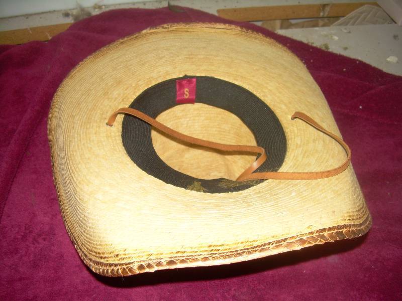 lot 17 image: COWBOY HAT