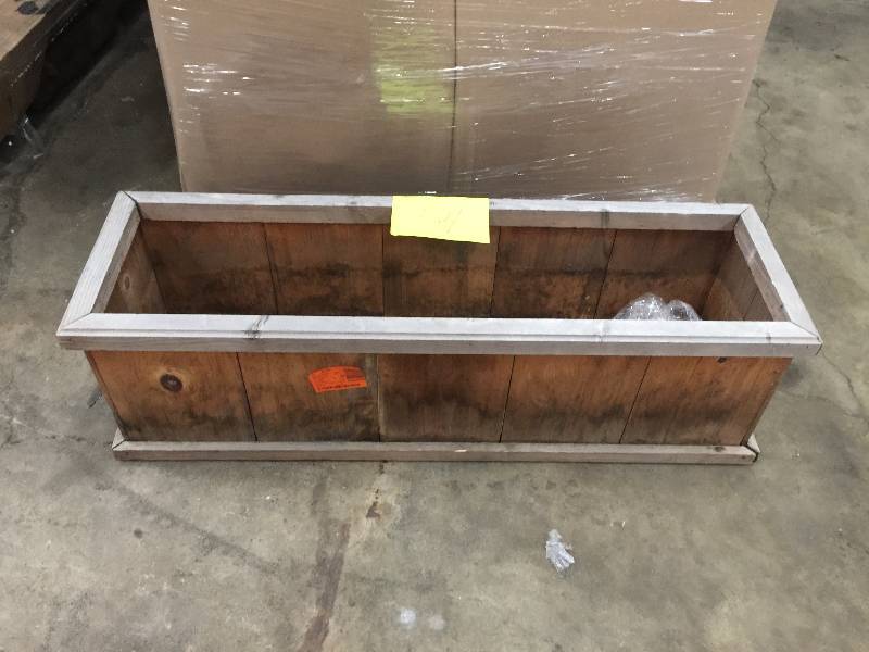 lot 34 image: 40 Wood Planter