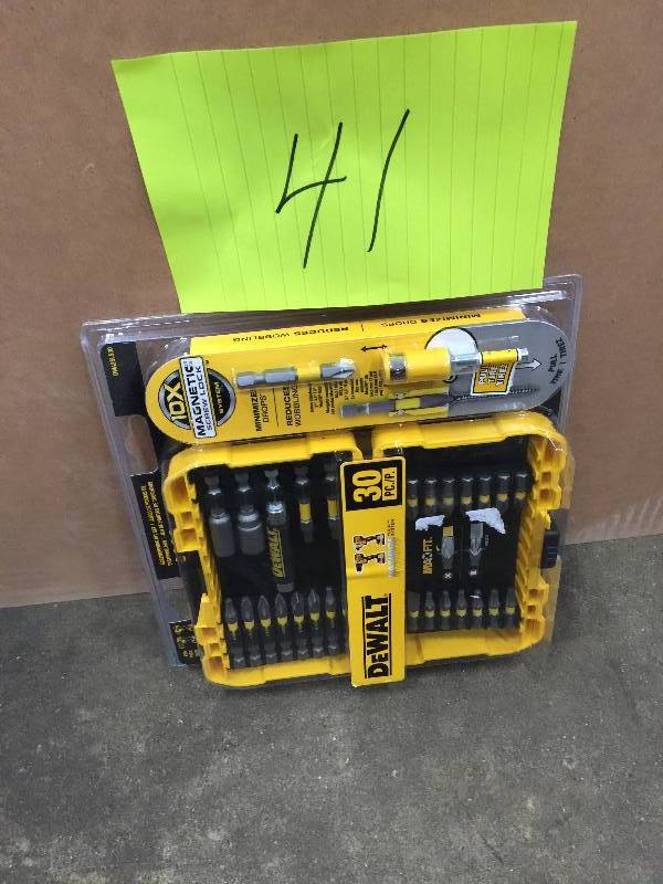 lot 41 image: Dewalt Max Fit Screwdriving Set (30-Piece) new