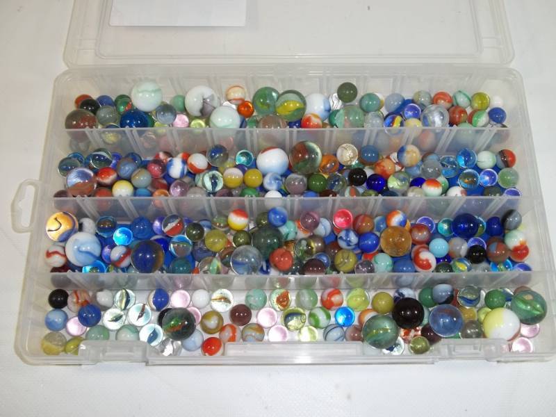 lot 13 image: Large Collection Vintage Marbles