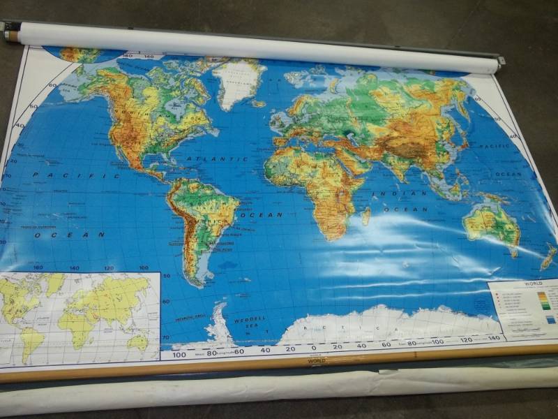 lot 17 image: Vintage School Room Wall Map 63 x 48