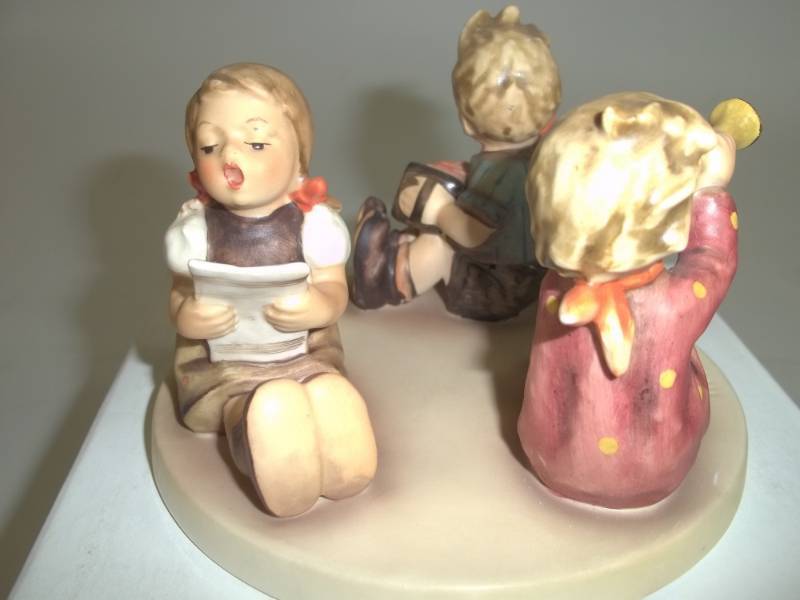 lot 55 image: Vintage Goebel Hummel    Little Band   Mint