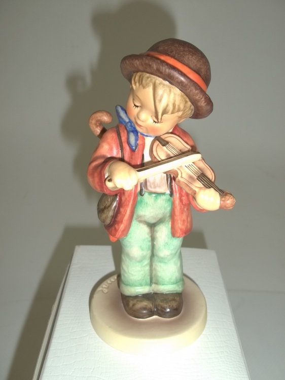 lot 56 image: Vintage Goebel Hummel    The Little Fiddler   Mint