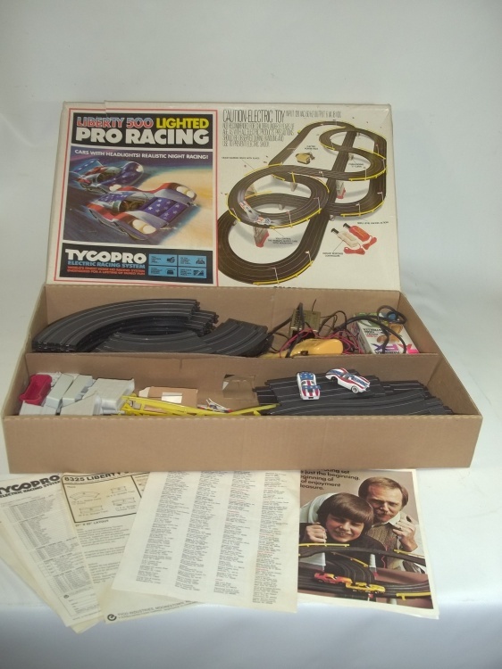 lot 78 image: 1970s Tyco Liberty 500 Lighted Pro Racing Set