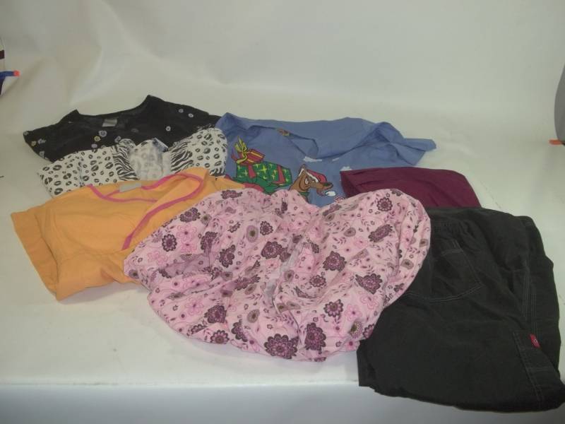lot 93 image: Nurse Scrub Pants & Tops Med