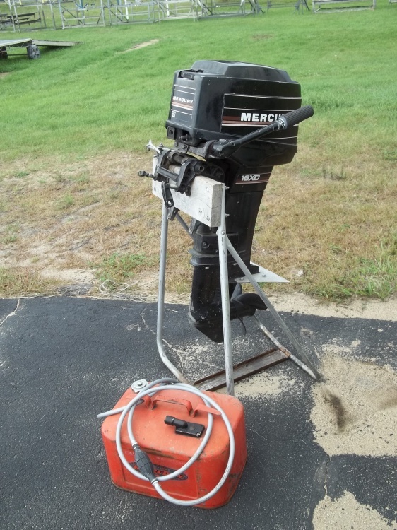 lot 2 image: 18 Hp Mercury Outboard Motor