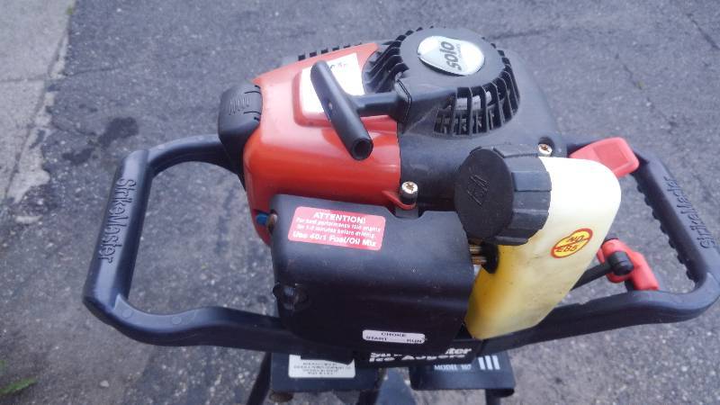lot 158 image: Strikemaster Solo 2.5 HP Ice Auger with Stand 8