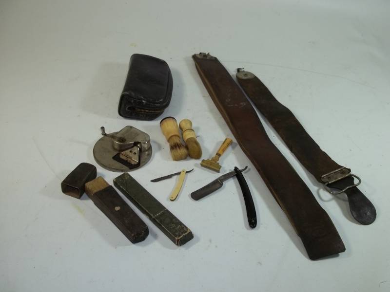 lot 109 image: Vintage Shaving Items