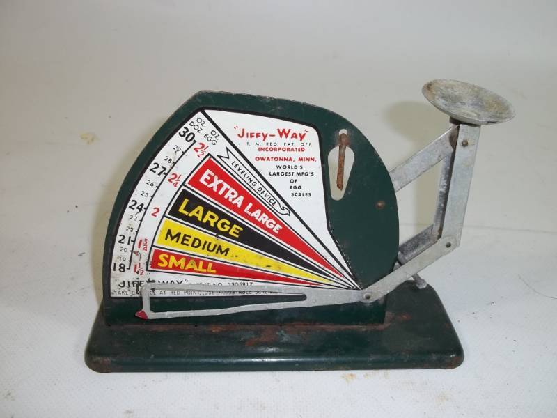 lot 126 image: Vintage Egg Scale