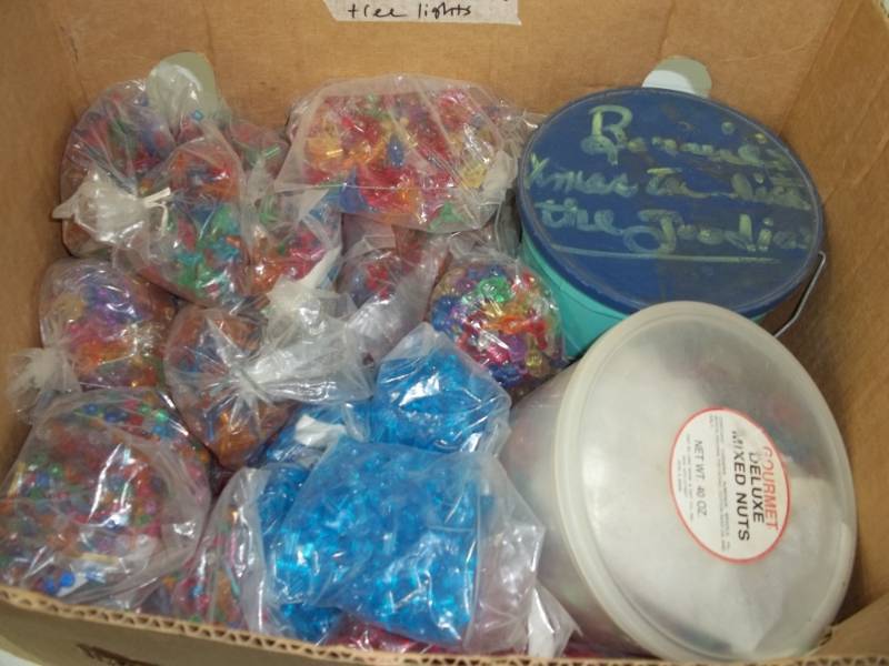 lot 134 image: Large Lot of Ceramic Christmas tree lights