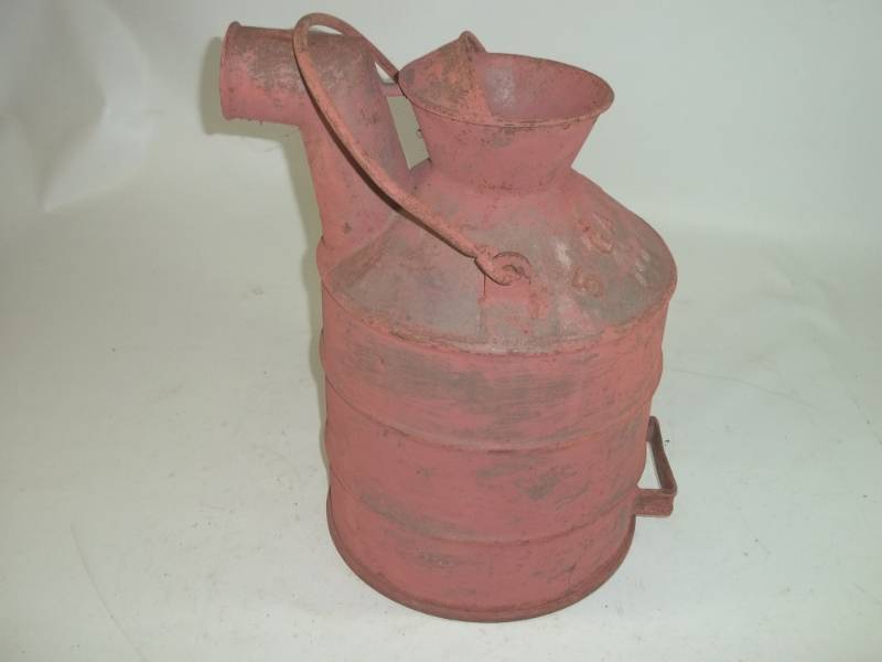 lot 143 image: 5 Gallon Vintage Can