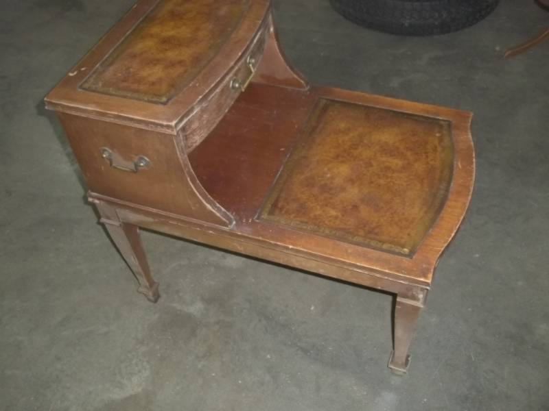 lot 152 image: Vintage Side Table