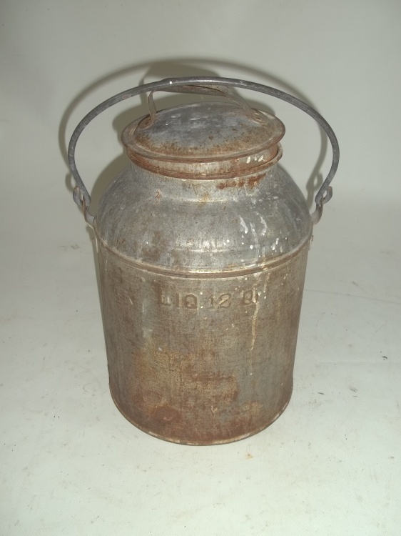 lot 154 image: Vintage 12 Qt Can