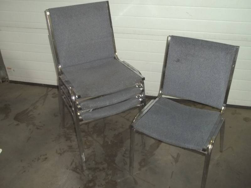 lot 159 image: 4 Stackable Office Chairs